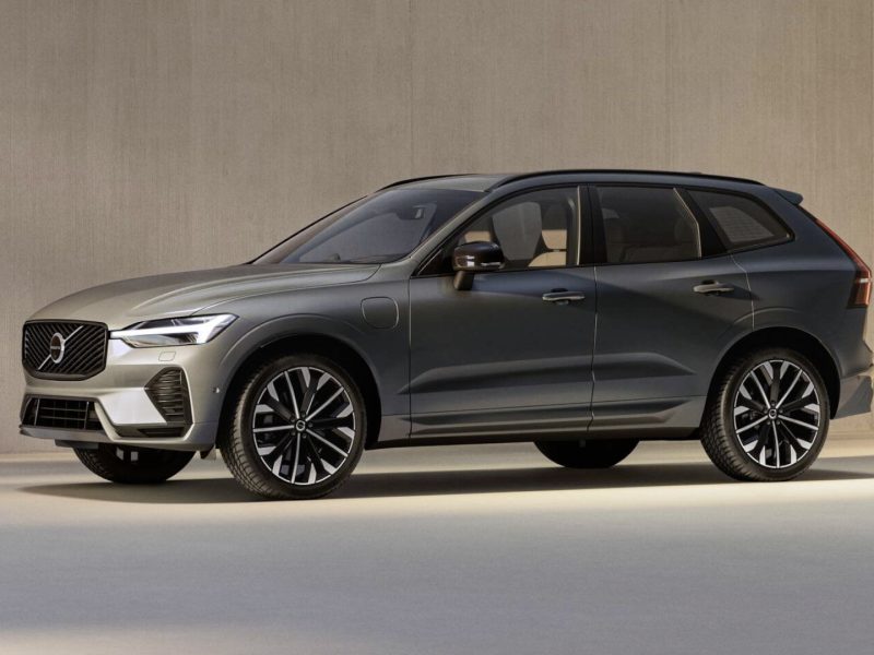 Mercedes-Benz E-Klasse Cabriolet; 2017; Exterieur: aragonitsilber metallic, AMG Line; Interieur: yachtblau / macchiatobeige; Zierteile: Holz sen hellbraun glänzend 

Mercedes-Benz E-Class Cabriolet; 2017; exterior: aragonite silver metallic, AMG line; interior: yacht blue / macchiato beige, trim parts: high-gloss light brown sen wood